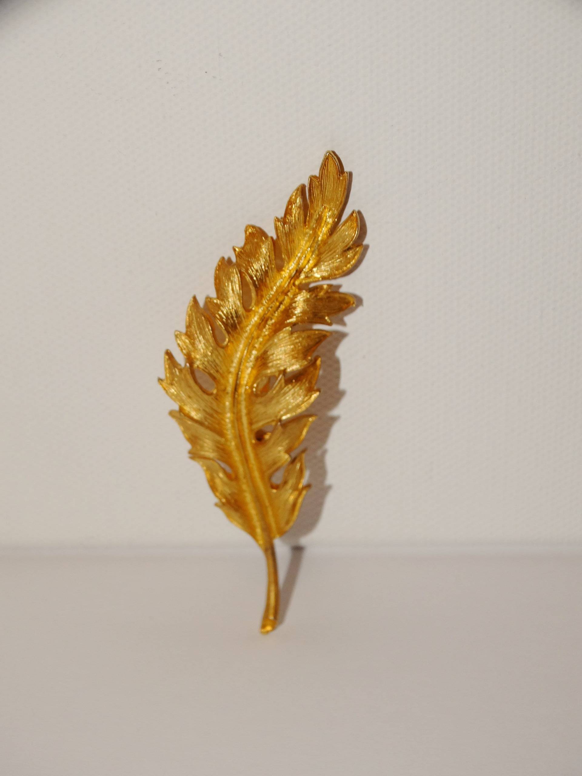 Coro Gold Ton 1961 Große Blatt Brosche von TreasureHuntingSpot