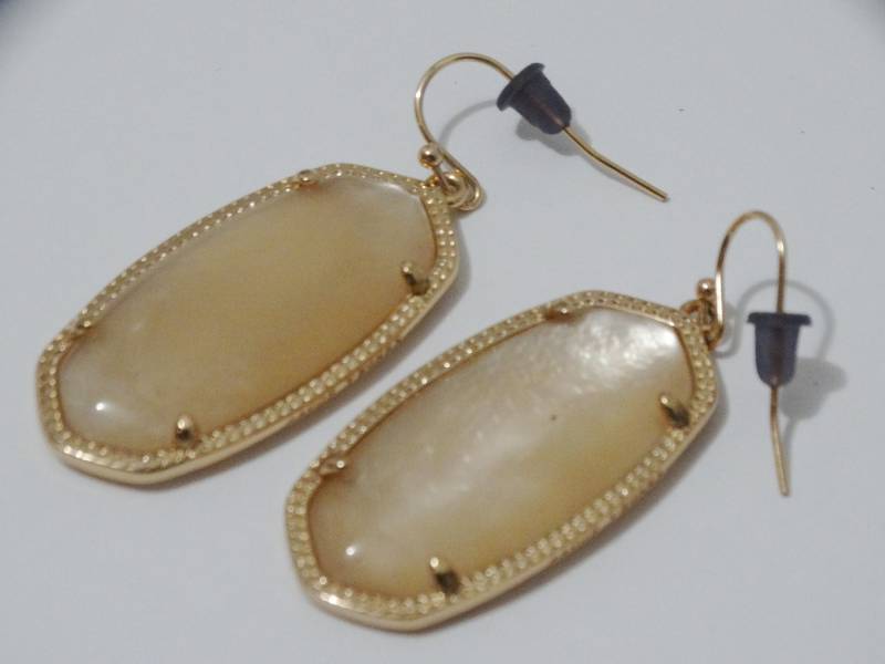 Designer Signierte Baumeln Ohrringe von TreasureHuntingSpot