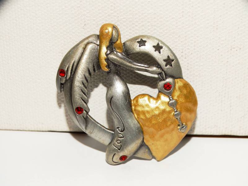 Engel Mit Herz/Schlüsselsterne Rot Strass Brosche/ Anstecknadel Engel Mit Herz/Schlüsselsterne Rot Strass Brosche/ Anstecknadel von TreasureHuntingSpot