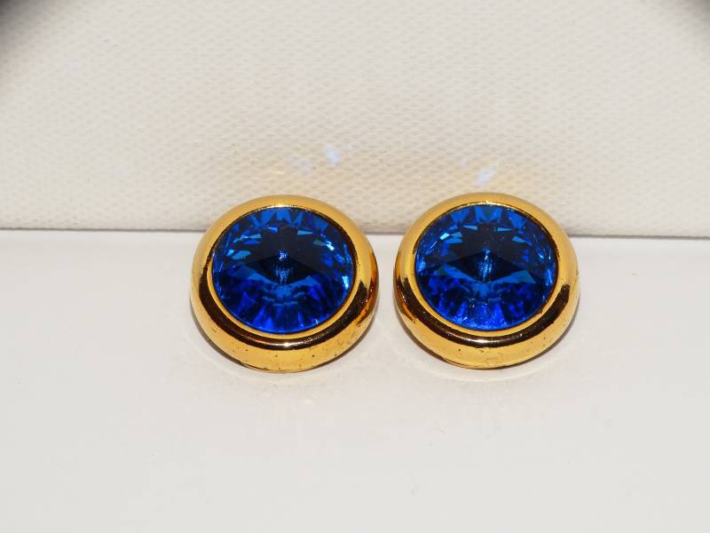 Epearl Designer Signiert Gold Ton Facettierten Blauen Glas Clip-On Ohrringe von TreasureHuntingSpot