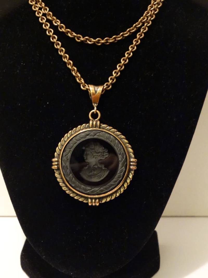 Extasia Glas Geschnitzte Kamee Bronze Intaglio Großer Anhänger 28" Kette Halskette von TreasureHuntingSpot