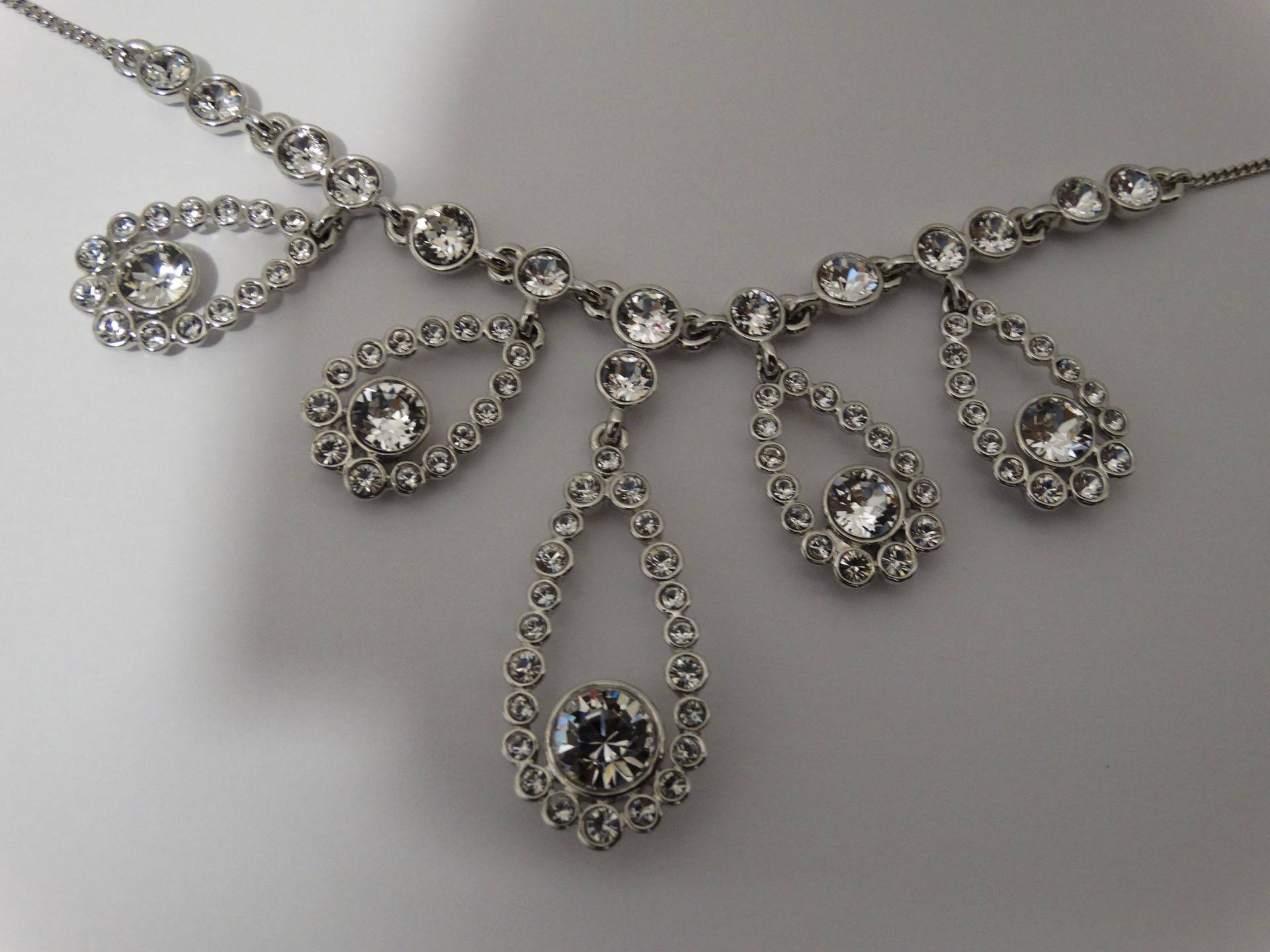Givenchy Designer Signierte Funkelnde Kristall Kette Givenchy Designer Signierte Funkelnde Kristall Kette von TreasureHuntingSpot