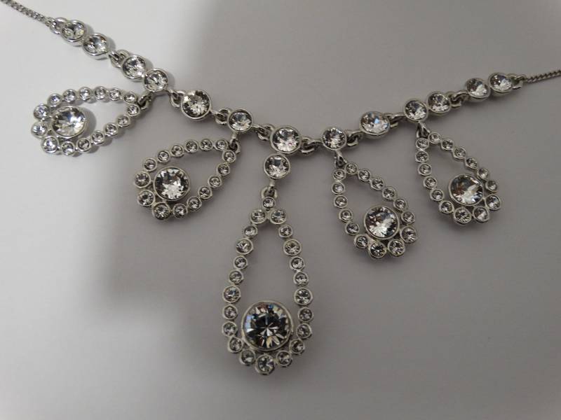 Givenchy Designer Signierte Funkelnde Kristall Kette von TreasureHuntingSpot