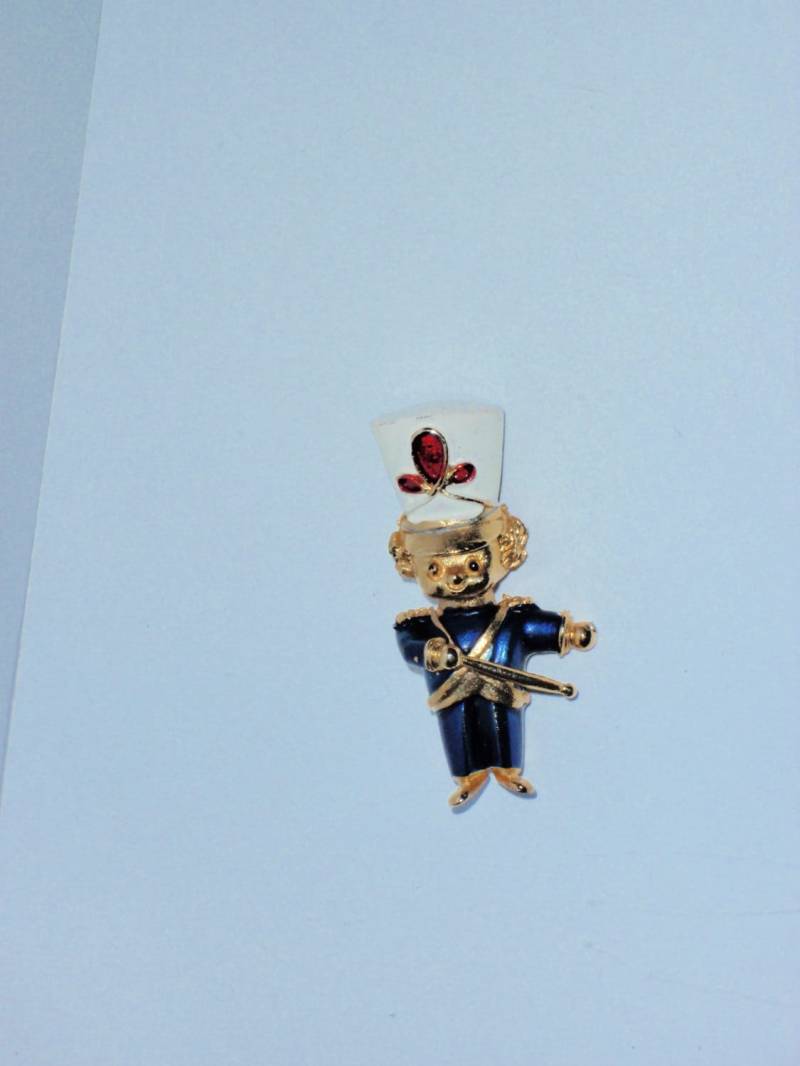 Goldfarbene Multicolor Brosche von TreasureHuntingSpot