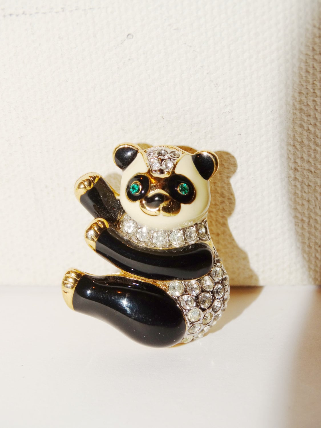 Green Eye Panda Vintage Mit Strass Brosche Green Eye Panda Vintage Mit Strass Brosche von TreasureHuntingSpot