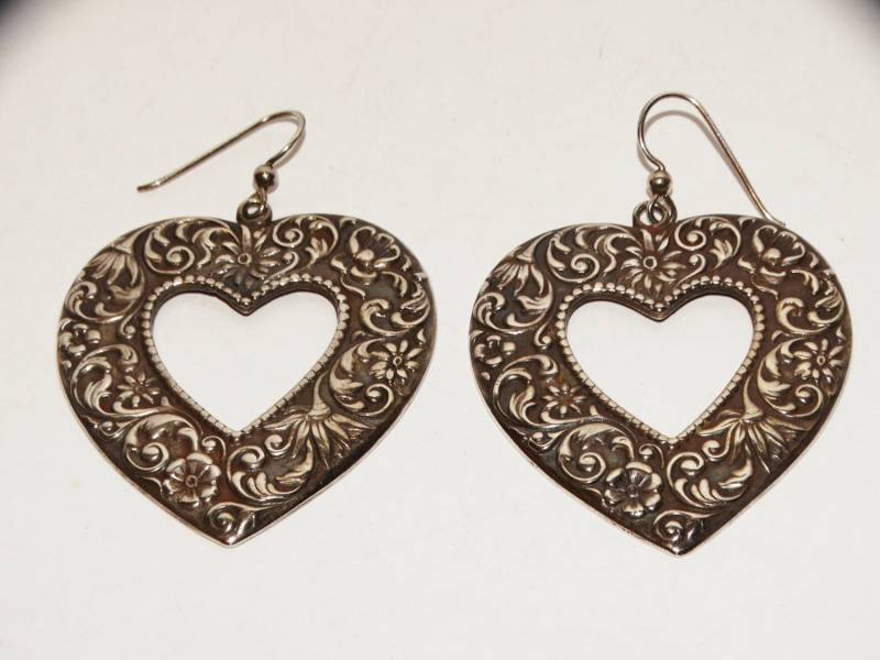 Handgemachte Handgemachte Herz-Ohrringe Aus Silber 925 von TreasureHuntingSpot