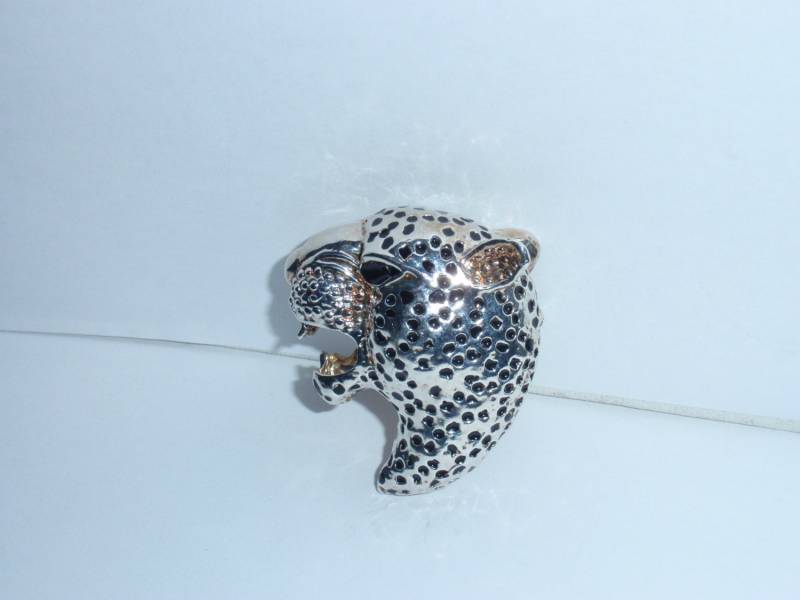 Leopard Brosche Weiß Ton, Schwarz Emaille Schwer Leopard Brosche Weiß Ton, Schwarz Emaille Schwer von TreasureHuntingSpot