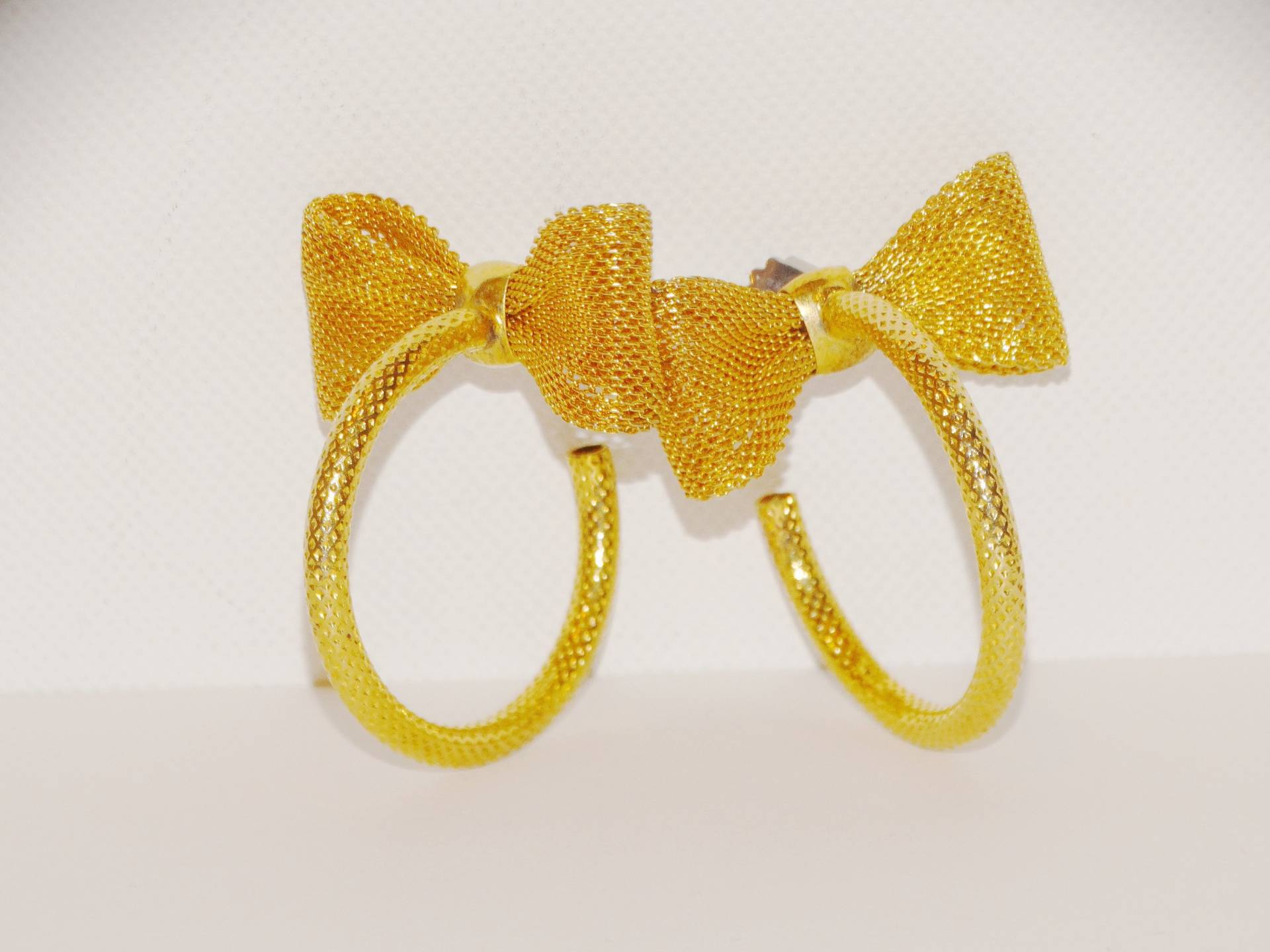 Roxanne Assoulin Designer Signiert Vergoldet Mesh Schleife Creolen von TreasureHuntingSpot