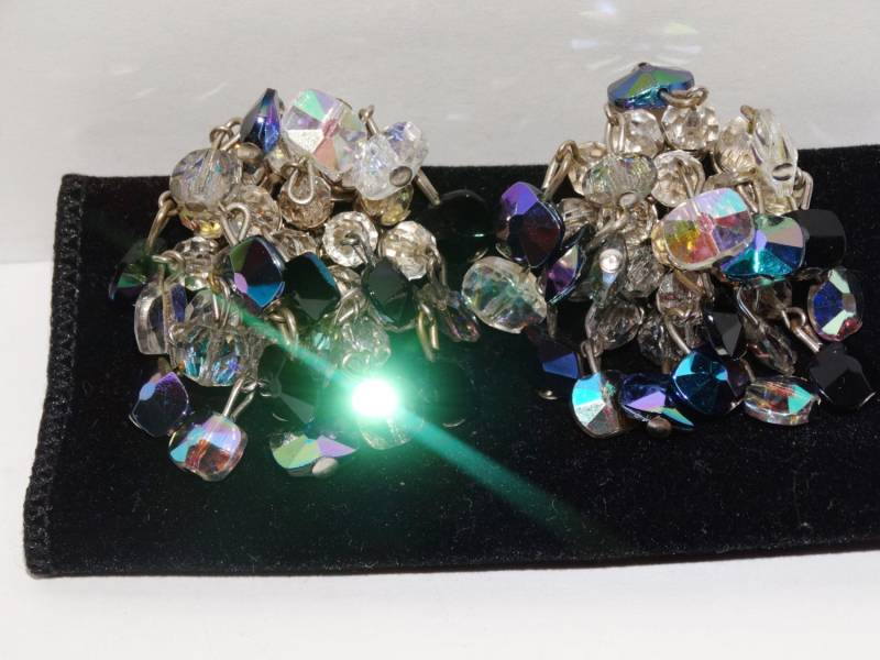 Seltene Vogue Designer Signes Silberfarbene Metall Wunderschöne Ohrringe Der Art von TreasureHuntingSpot