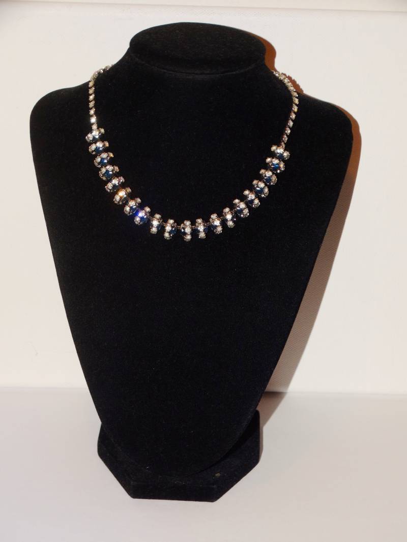 Silber Ton Kobalt Blau Und Weiß Strass 3 Stück Halskette Set von TreasureHuntingSpot