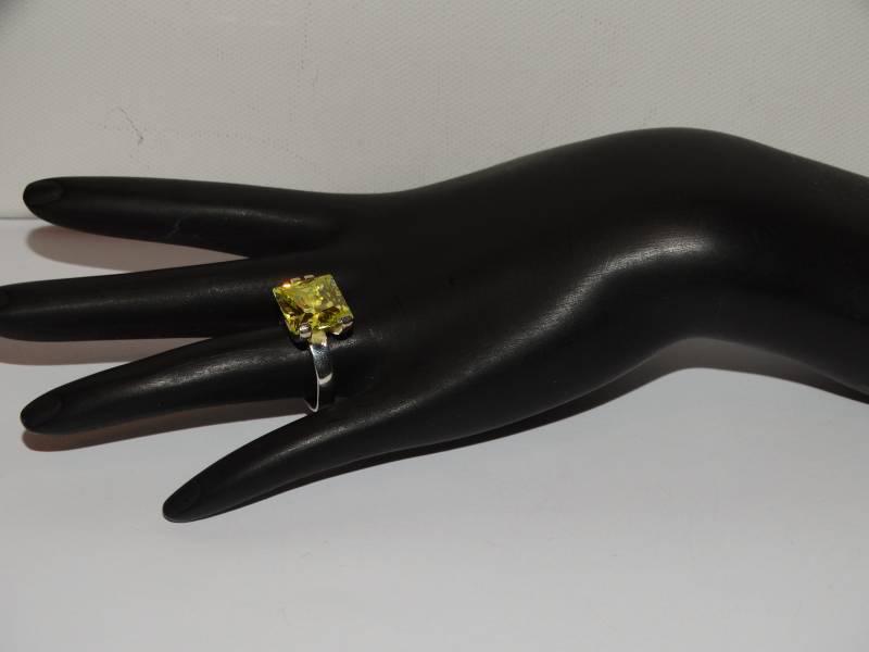 Sterling Silber Gestempelt Größe 7 Cz Peridot Stein Ring von TreasureHuntingSpot