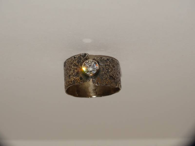 Sterling Silber Hand Gehämmert Funkelnden Künstlichen Cz Diamant Stein Bandring von TreasureHuntingSpot