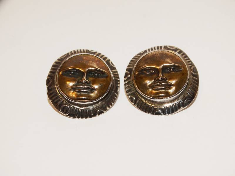 Tabra Berühmte Designer Signiert Sterling Messing Mix Metall Mond/Sonnen Gesicht 14K Ohrstecker von TreasureHuntingSpot