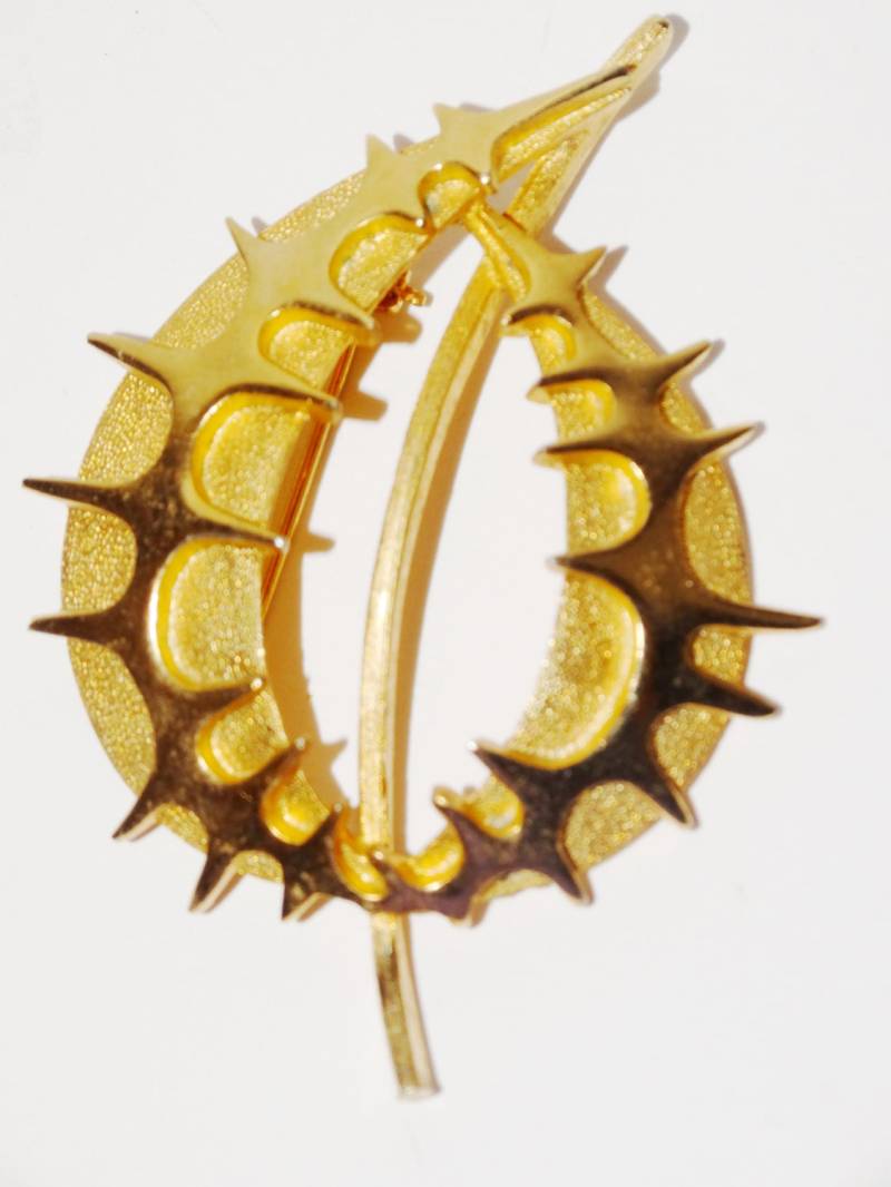 Vintage Corocraft Gestempelt, Blatt Brosche von TreasureHuntingSpot