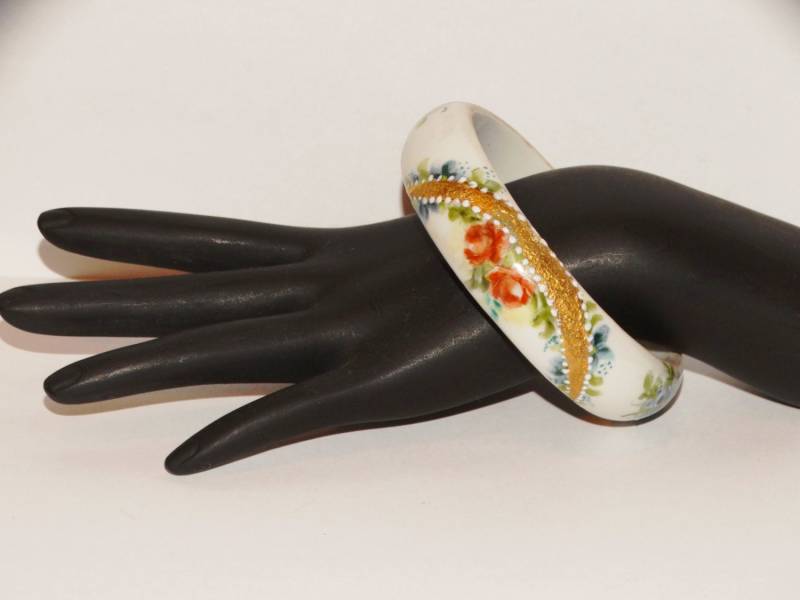 Vintage Signiert Von Hand Bemalt Porzellan Armreif von TreasureHuntingSpot