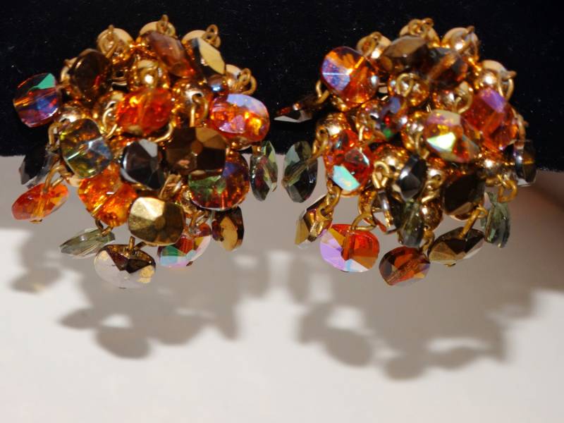 Vogue Designer Signierte Seltene Einzigartige Irisierende Ohrringe von TreasureHuntingSpot