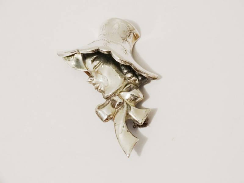 sterling Silber 3D Lady Design Bonnet, Lang Gestempelte Brosche von TreasureHuntingSpot
