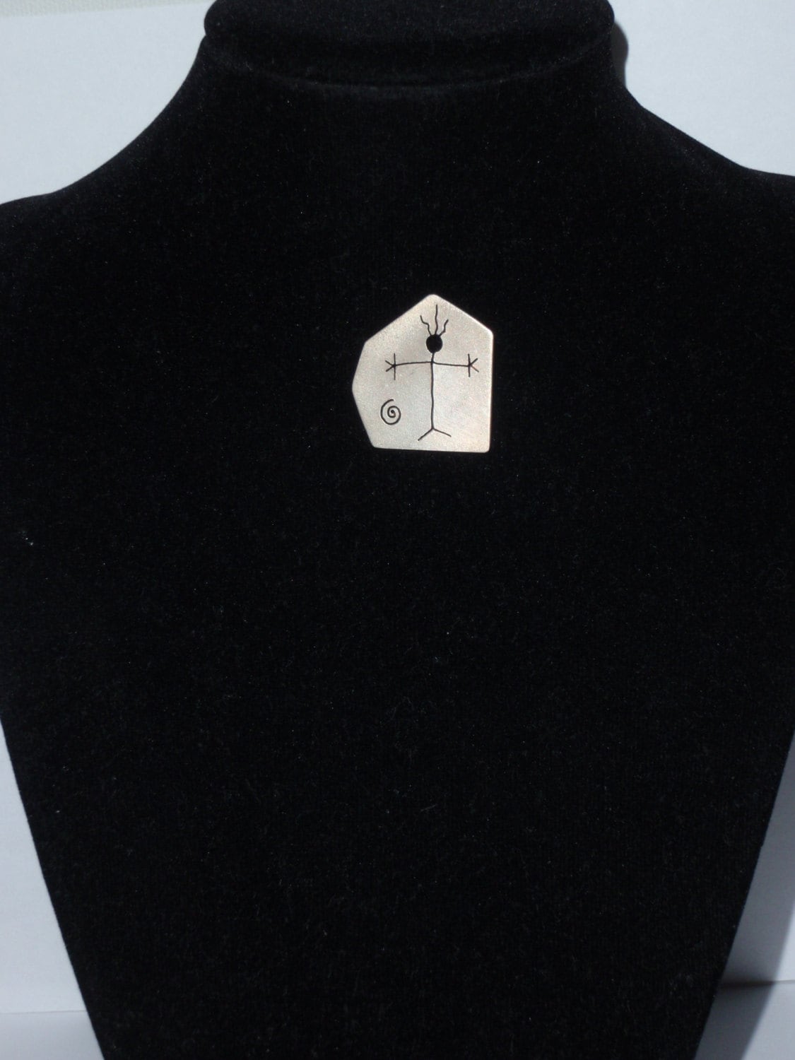 sterling Silber Kleine Flannery Signierte 1" Brosche von TreasureHuntingSpot