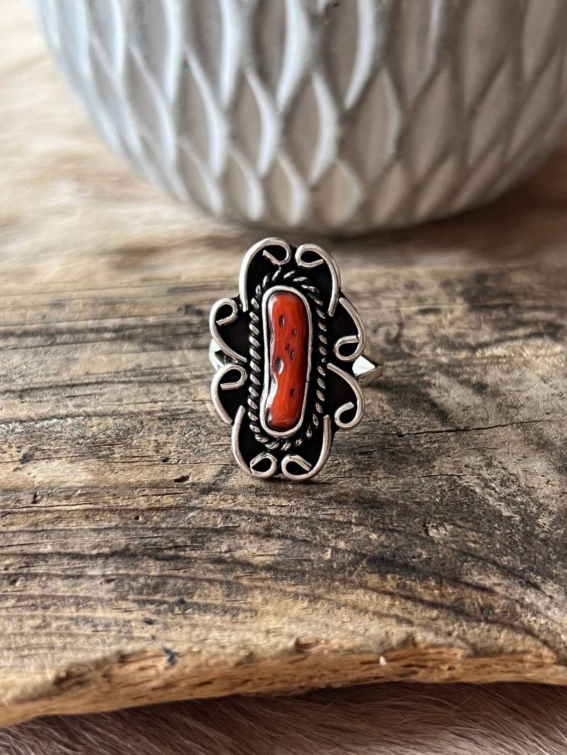 Koralle Ring Sterling Silber Handarbeit Größe 8.0, R0180 von TreasureMtnTurquoise