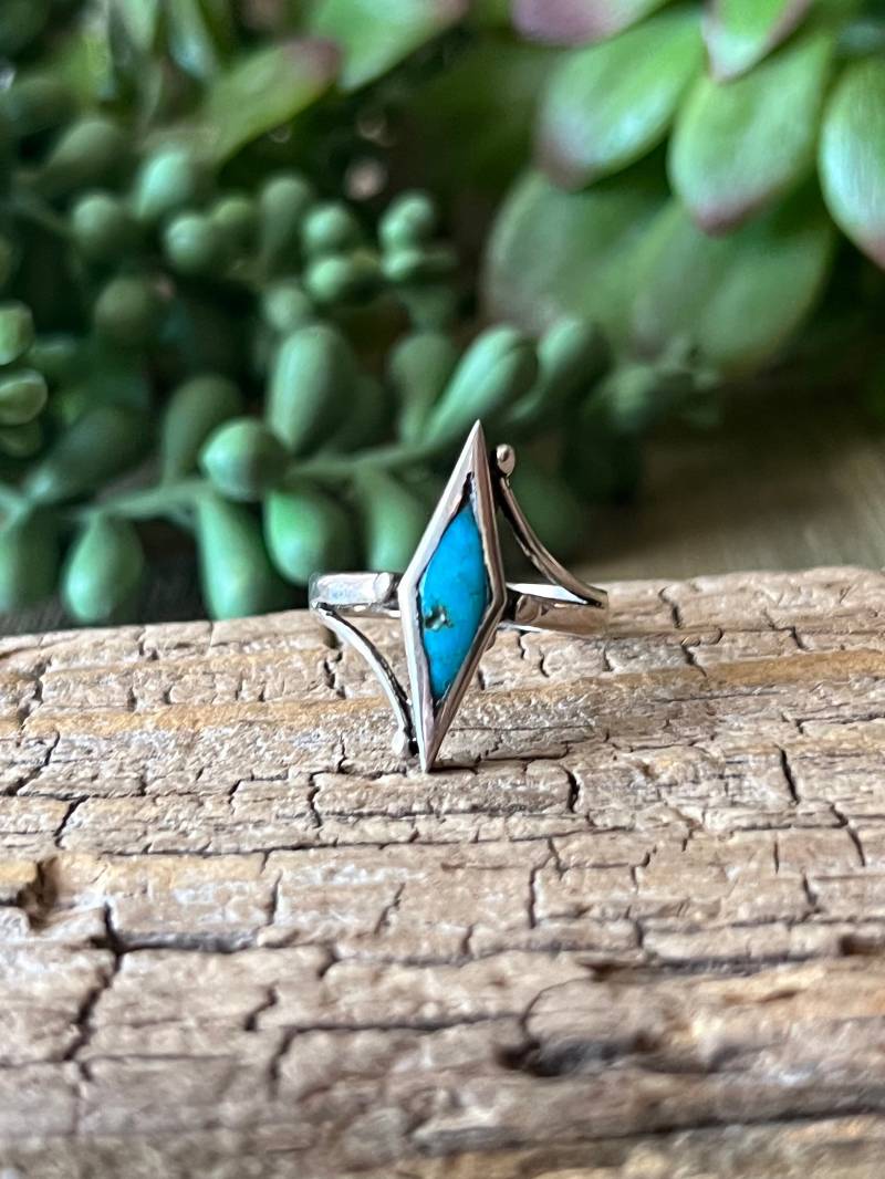 sterling Silber Ring Mit Türkis Handarbeit Größe 8.0, C149 von TreasureMtnTurquoise