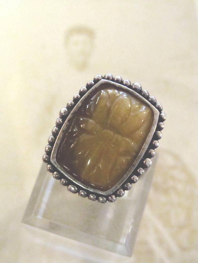 sterling Silber Geschnitzt Tigerauge Ring Größe 7 von TreasureTradersOfTN