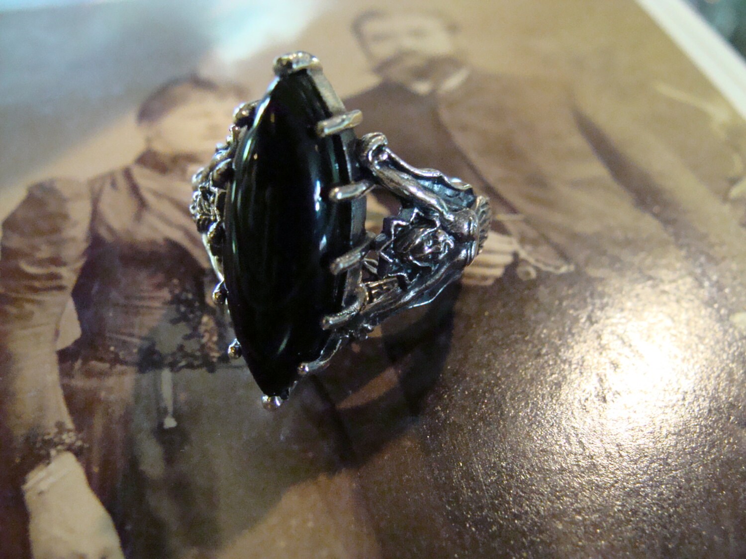 sterling Silber Schwarz Onyx Lady Liberty Ring Größe 8 3/4 sterling Silber Schwarz Onyx Lady Liberty Ring Größe 8 3/4 von TreasureTradersOfTN