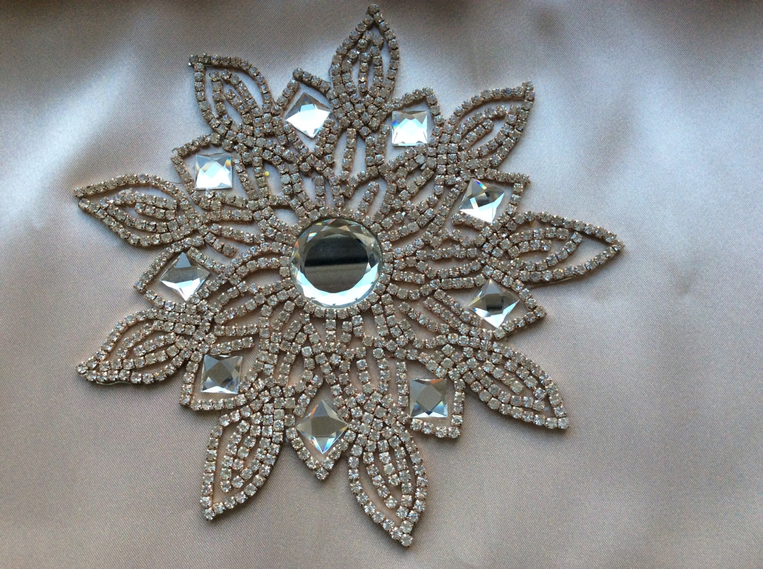 strass Perlen Applikation Dekor Für Ein Kleid, Diy Hochzeit, Hochzeitszubehör strass Perlen Applikation Dekor Für Ein Kleid, Diy Hochzeit, Hochzeitszubehör von TreasureTrimmings