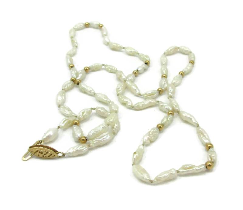 14 Kt Verschluss Weiß Barock Perle Halskette Länglich Perlen 26 Zoll Lange Mid Century Vintage Estate Feine Kostüm Schmuck von TreasureTrovebyTish