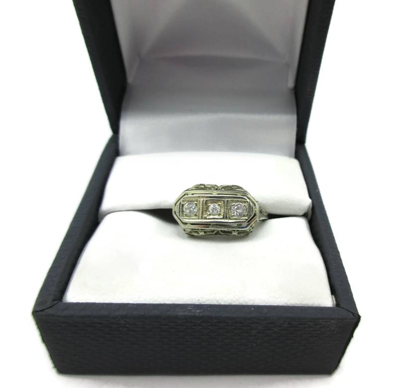 18 K Weißgold Ehering Art-Deco-Dreifach Diamant Ring Größe 5.5 Antiker Mod Art Nouveau Immobilien Schmuck Findet Vintage Geschenk Paula von TreasureTrovebyTish