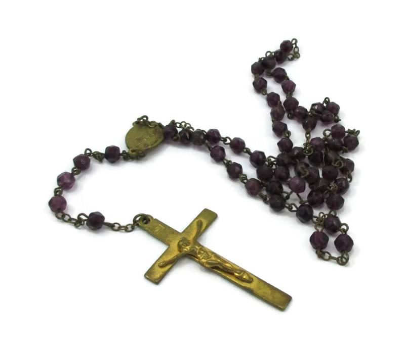 Antike Gold Ton Dunkel Lila Facettierten Glasperlen Rosenkranz Halskette Gebet Perlen Wallfahrt Kirche Kreuz Geschenk Ideen Christian von TreasureTrovebyTish