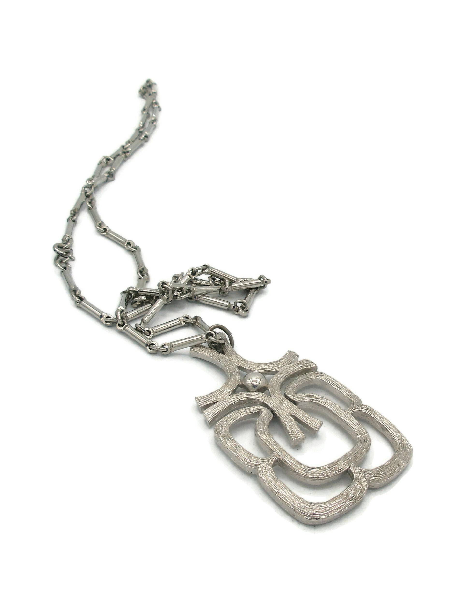 Avon Halskette Silber Ton Abstrakt Satin Anhänger Signiert 1970Er Jahre Vintage Designer Nachlass Schmuck 24 Zoll Kleine Schlichte Kostüm Avon Halskette Silber Ton Abstrakt Satin Anhänger Signiert 1970Er Jahre Vintage Designer Nachlass Schmuck 24 Zoll Kleine Schlichte Kostüm von TreasureTrovebyTish