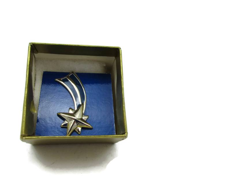 Avon Silber Ton Stern Offene Arbeit Nos Brosche Tie Tac Kleine Revers Schal Pullover Vintage Schmuck Kostüm von TreasureTrovebyTish