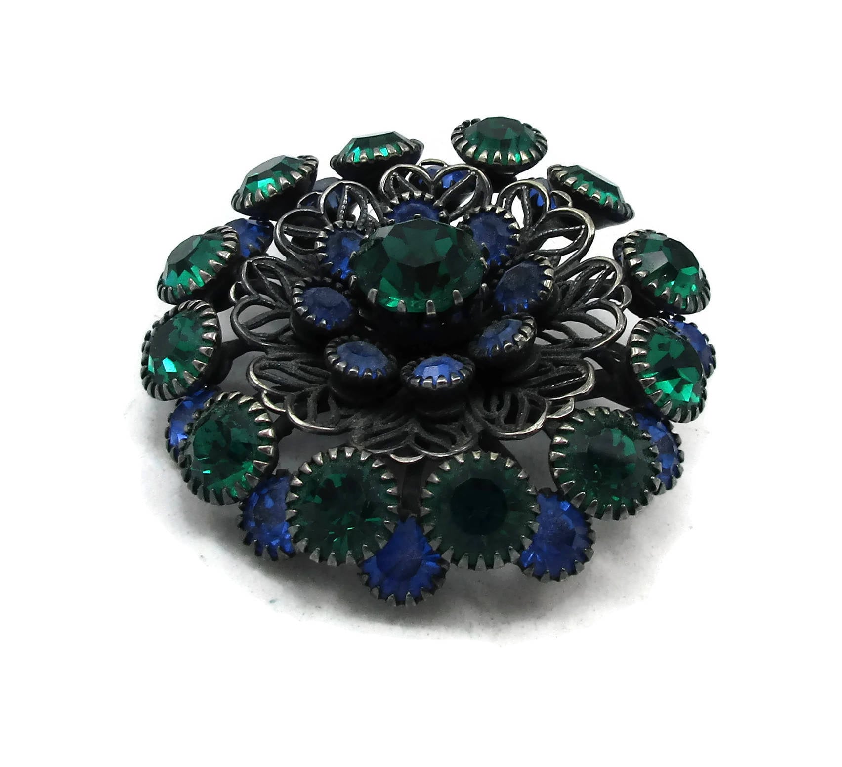 Blau Grün Strass Brosche Runde Ovale Form Jappaned Rückseite Vintage-Schmuckdesigner Signiert Geschenk-Idee-Schal von TreasureTrovebyTish