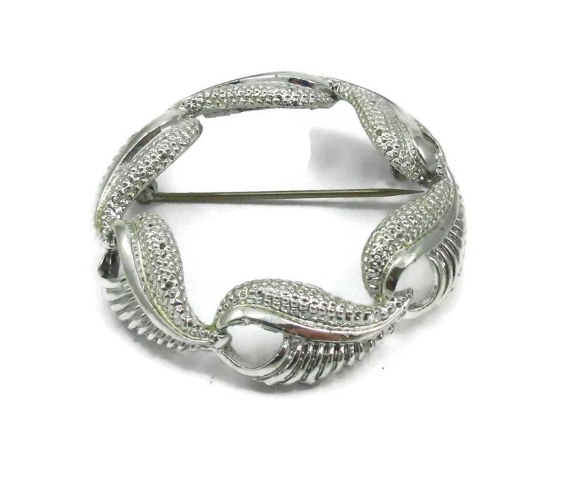 Coro Silber Ton Offene Arbeit Brosche Kranz Pin Vintage Kostüm Schmuck Geschenk Ideen Designer Unsigniert Schal Einfache 1980Er Jahre Modernist von TreasureTrovebyTish