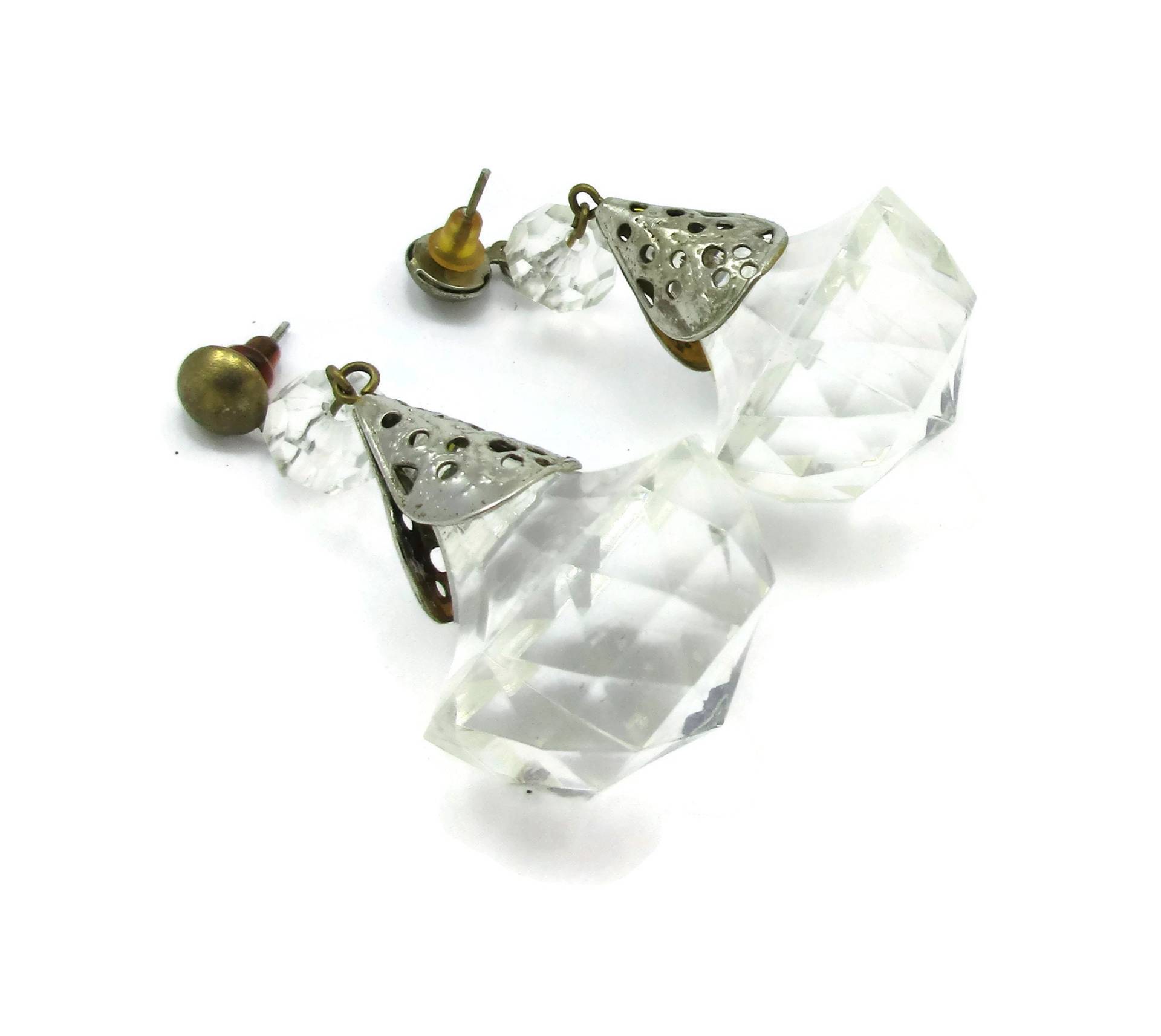 Durchsichtigen Kunststoff Ohrringe Post Durchbohrt Silberfarbenen Tropfen Baumeln Funky Moderne Braut 1960Er Jahre Designer Kostüm Schmuck Durchsichtigen Kunststoff Ohrringe Post Durchbohrt Silberfarbenen Tropfen Baumeln Funky Moderne Braut 1960Er Jahre Designer Kostüm Schmuck von TreasureTrovebyTish