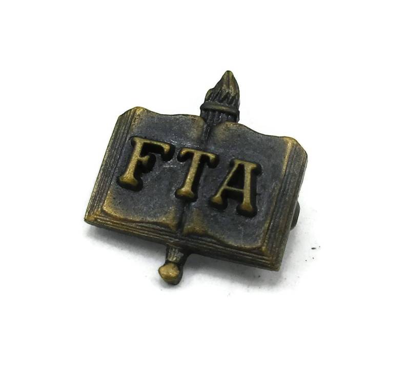 Fta Zukunft Lehrer Von Amerika Gold Ton Tie Tac Kleine Anstecknadel Schal Pullover Vintage Schmuck Kostüm von TreasureTrovebyTish