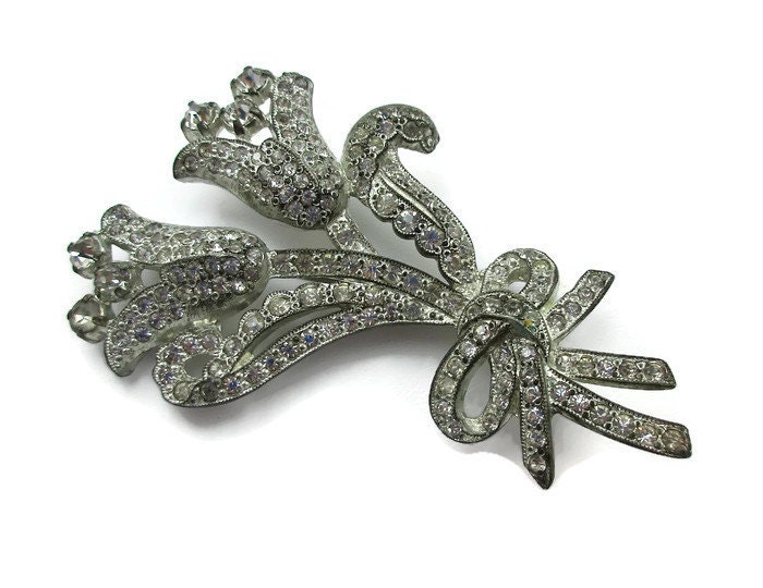 Große Klare Strass Silber Brosche Pin Cala Lilly Spray Kristall Glas High End Vintage Schmuck Designer Schal Geschenkideen Paula von TreasureTrovebyTish