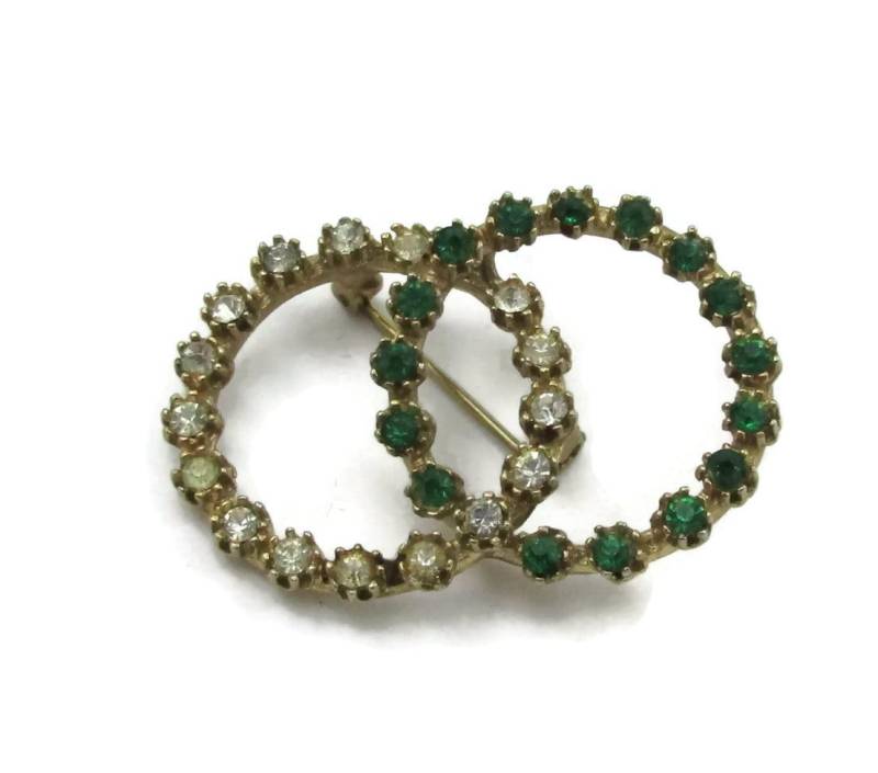 Grün Klar Strass Gold Ton Verbinden Kreise Weihnachten Pin Brosche Vintage Kostüm Schmuck Geschenk Ideen Designer Signiert Schal von TreasureTrovebyTish