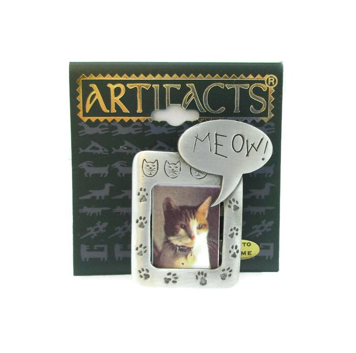 Jj Jonette Meow Katze Bild Rahmen Pin Brosche Zinn Ton Vintage Schmuck Nos Signiert Finish Geschenk Ideen Schal Liebhaber Gi Jj Jonette Meow Katze Bild Rahmen Pin Brosche Zinn Ton Vintage Schmuck Nos Signiert Finish Geschenk Ideen Schal Liebhaber Gi von TreasureTrovebyTish