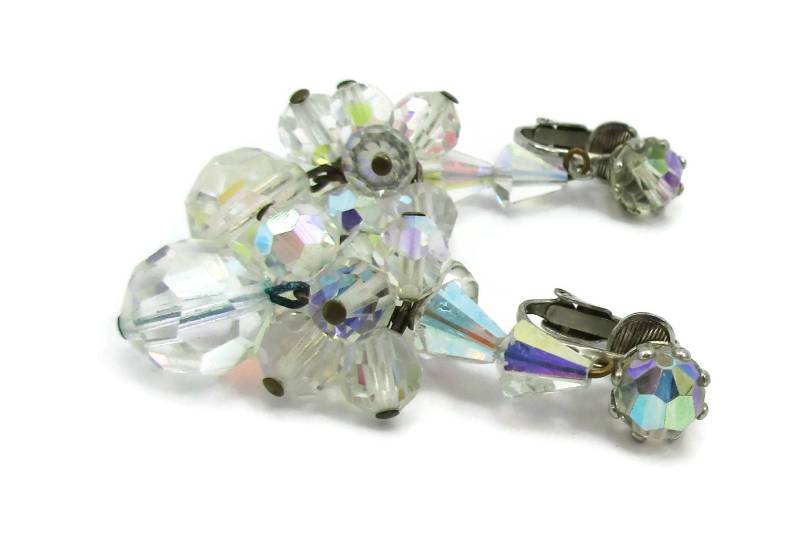 Klare Aurora Borealis Perle Kristall Clip Ohrringe Silber Ton Tropfen Baumeln Braut Schmuck Der 1960Er Jahre Designer Kostüm von TreasureTrovebyTish