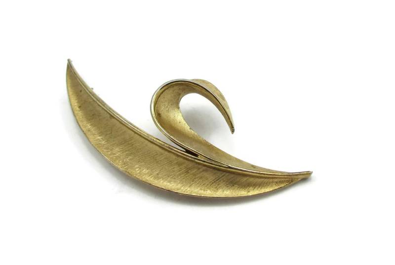 Krone Trifari Matt Gebürstet Gold Ton Große Pin Blatt Brosche 1950Er Jahre Strukturierte Designer Runway Estate Kostüm Vintage Zeichen von TreasureTrovebyTish