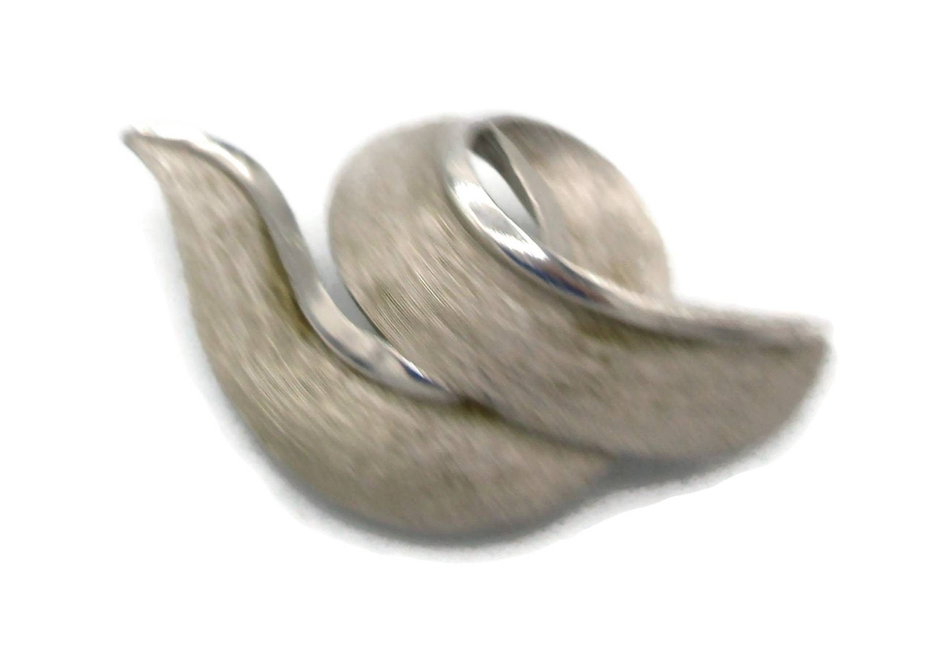 Krone Trifari Silber Brosche Anstecknadel Filigrane Offene Arbeit 1950Er Gebürstet Designer Landebahn Classic Schal Krone Trifari Silber Brosche Anstecknadel Filigrane Offene Arbeit 1950Er Gebürstet Designer Landebahn Classic Schal von TreasureTrovebyTish