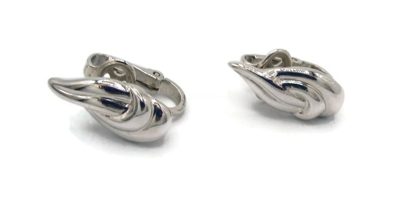 Krone Trifari Silber Ohrclips Blatt Design 1950Er Jahre Designer Signiert Landebahn Classic Vintage Kostüm Schmuck von TreasureTrovebyTish