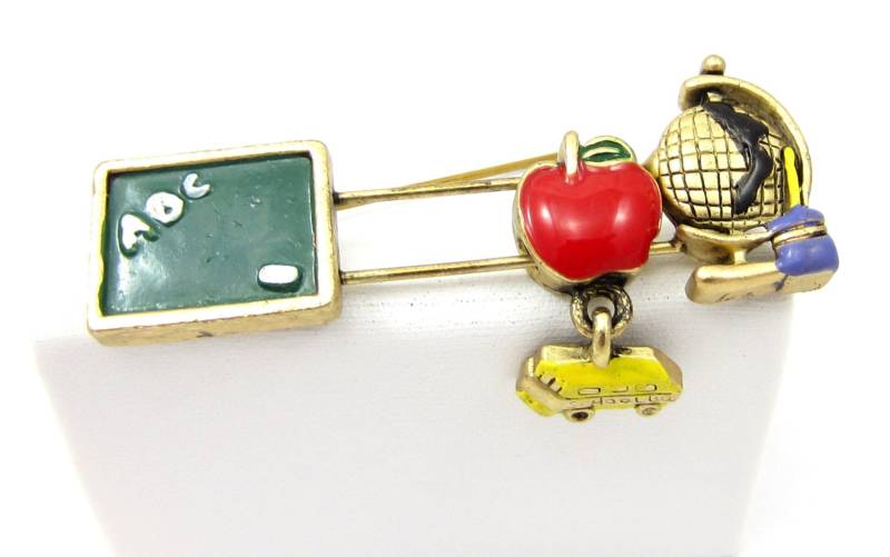 Lehrer Pin Brosche Schieben Äpfel Bus Charme Tafel Vintage Estate Schmuck Designer Geschenk Ideen Schal Lehrer Pin Brosche Schieben Äpfel Bus Charme Tafel Vintage Estate Schmuck Designer Geschenk Ideen Schal von TreasureTrovebyTish