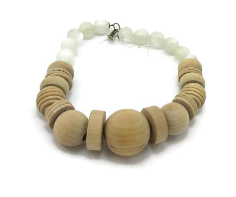 Lenora Dame Halskette Holz Weiß Mondstein Perlen 20 Zoll Lange Chunky Statement Runway Designer Signiert Vintage Kostüm Schmuck Paula von TreasureTrovebyTish