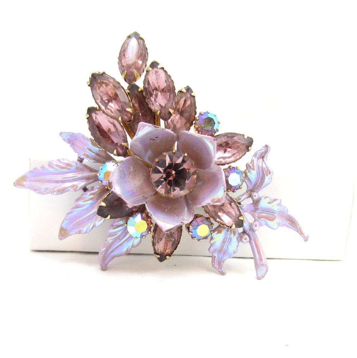 Lila Lavendel Strass Brosche Lila Emaille Metall Vintage Kostüm Schmuck High End Fashion Estate Schal Pullover Pin von TreasureTrovebyTish