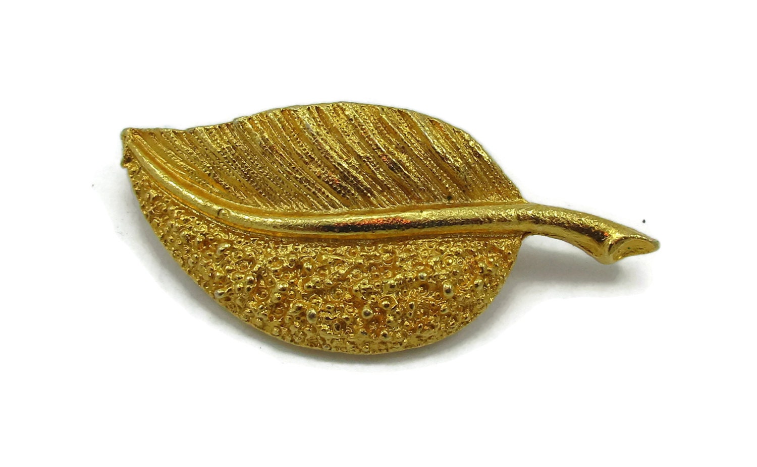 Matt Gebürstet Gold Ton Pin Blatt Brosche 1980Er Jahre Strukturierte Designer Runway Estate Kostüm Vintage Geschenkideen von TreasureTrovebyTish