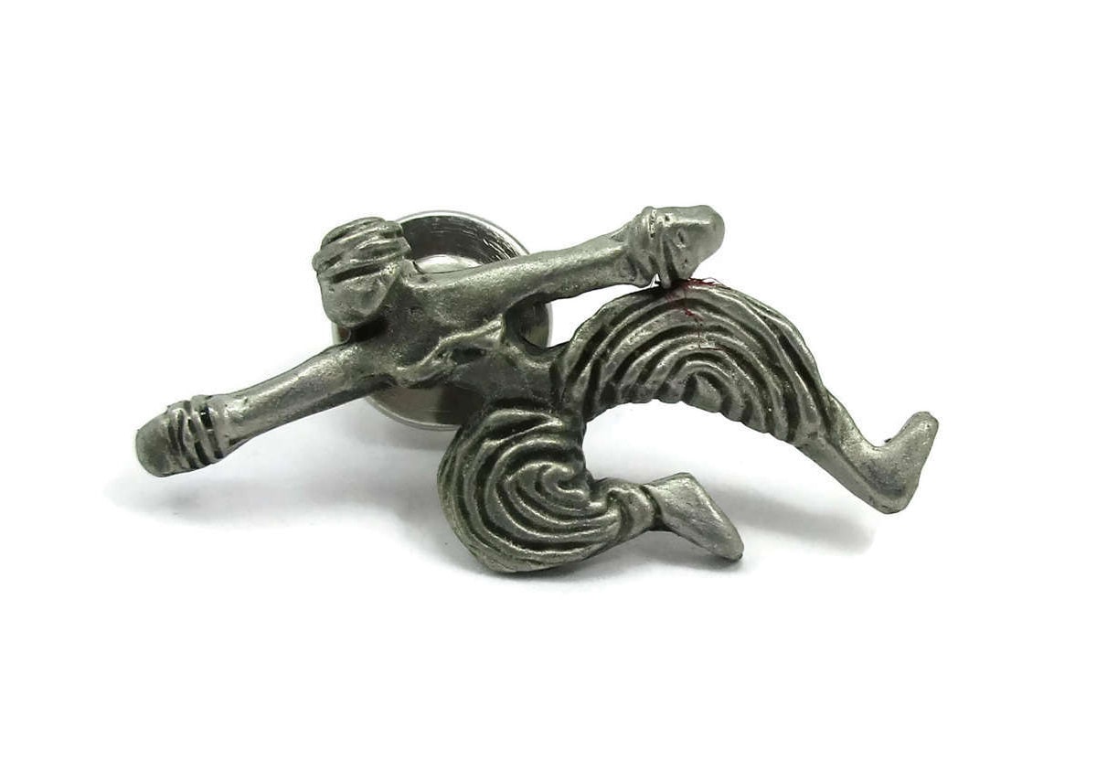 Mk Shannon Zinn Kampfkunst Pin Anstecknadel Krawatte Tac Brosche Schal Geschenk Ideen Vintage Kostüm Schmuck Designer Signiert von TreasureTrovebyTish