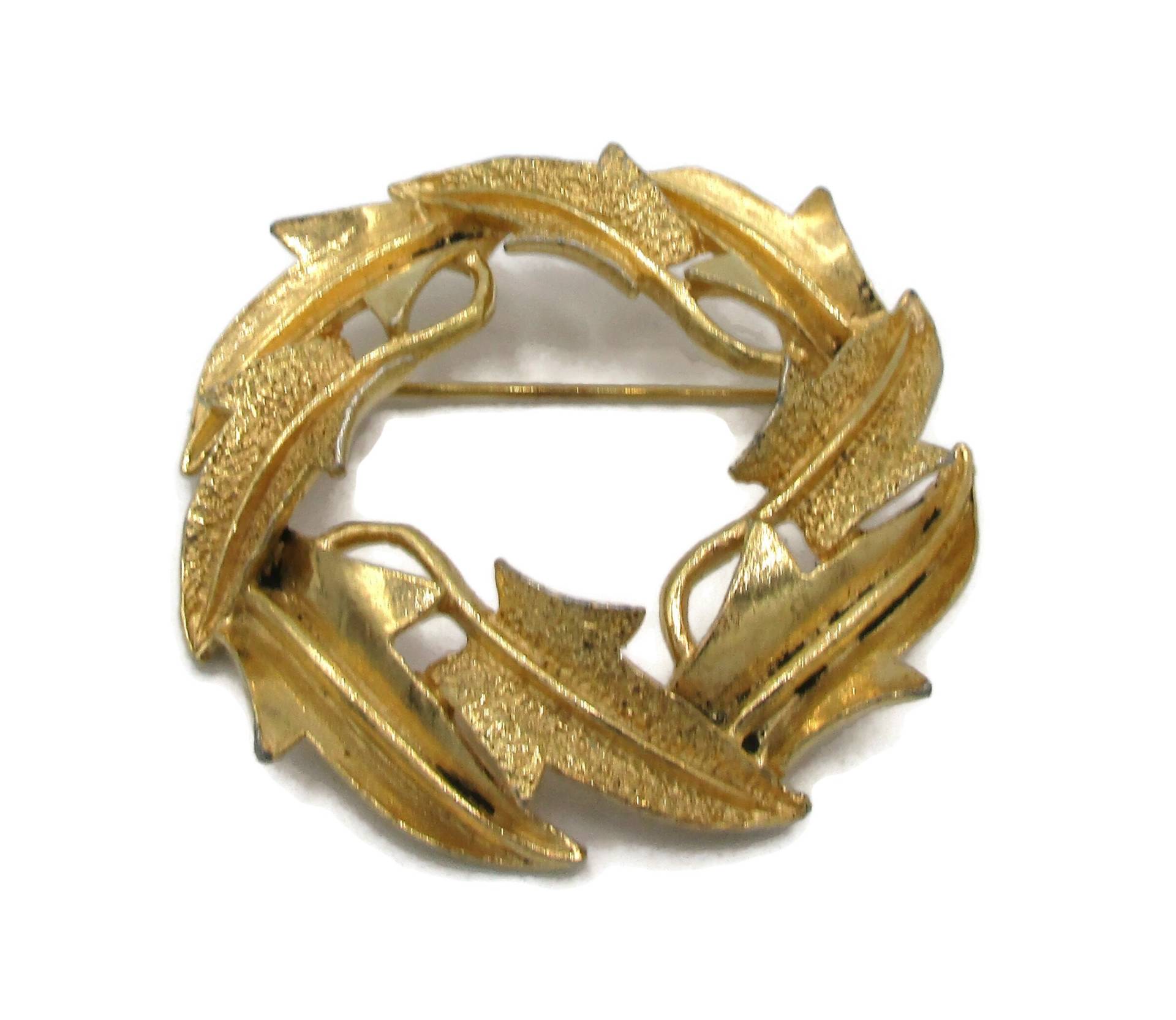 Mode Art Signierte Kranz Brosche Anstecknadel Vintage Modeschmuck Urlaub Geschenkideen Designer Signiert Schal Pin Clip Mode Art Signierte Kranz Brosche Anstecknadel Vintage Modeschmuck Urlaub Geschenkideen Designer Signiert Schal Pin Clip von TreasureTrovebyTish