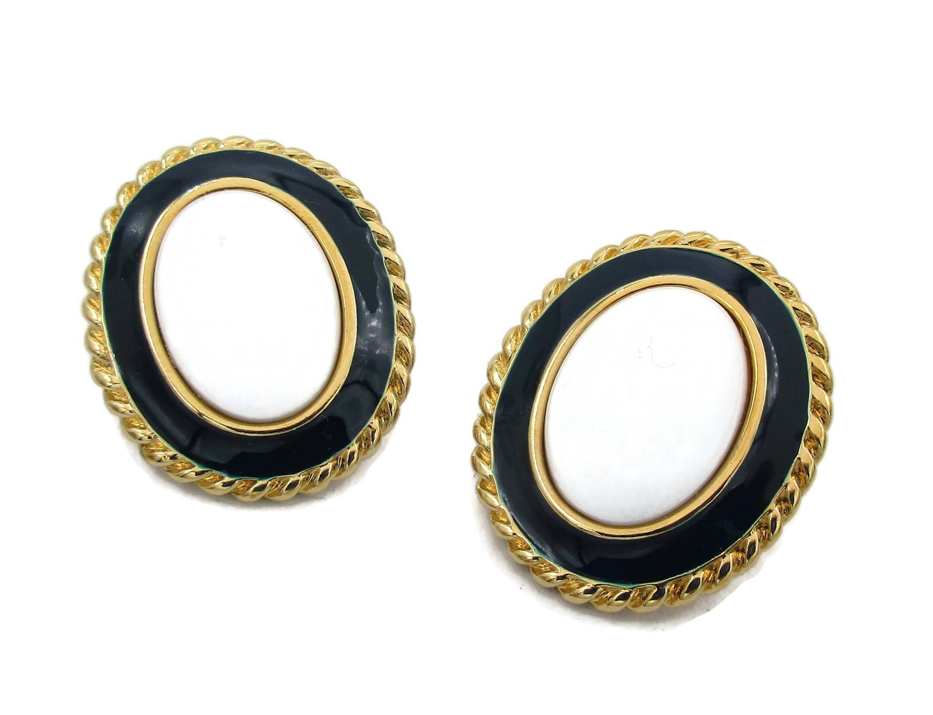 Monet Blau Emaille Weiße Cabs Ohrringe Gold Ton Ohrclips Modernist 1980Er Jahre Vintage Modeschmuck Runway Designer Signiert Monet Blau Emaille Weiße Cabs Ohrringe Gold Ton Ohrclips Modernist 1980Er Jahre Vintage Modeschmuck Runway Designer Signiert von TreasureTrovebyTish